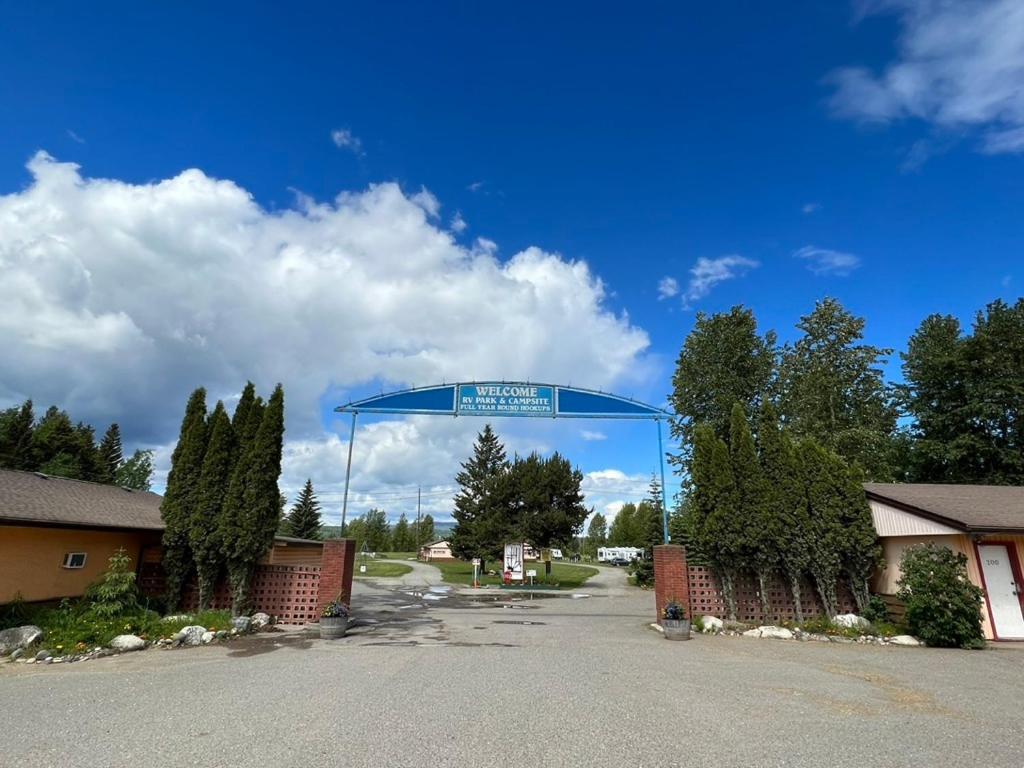 Airport Inn Motel Quesnel Exterior foto