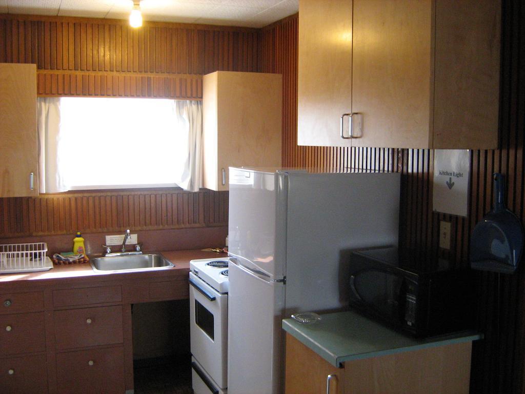 Airport Inn Motel Quesnel Zimmer foto